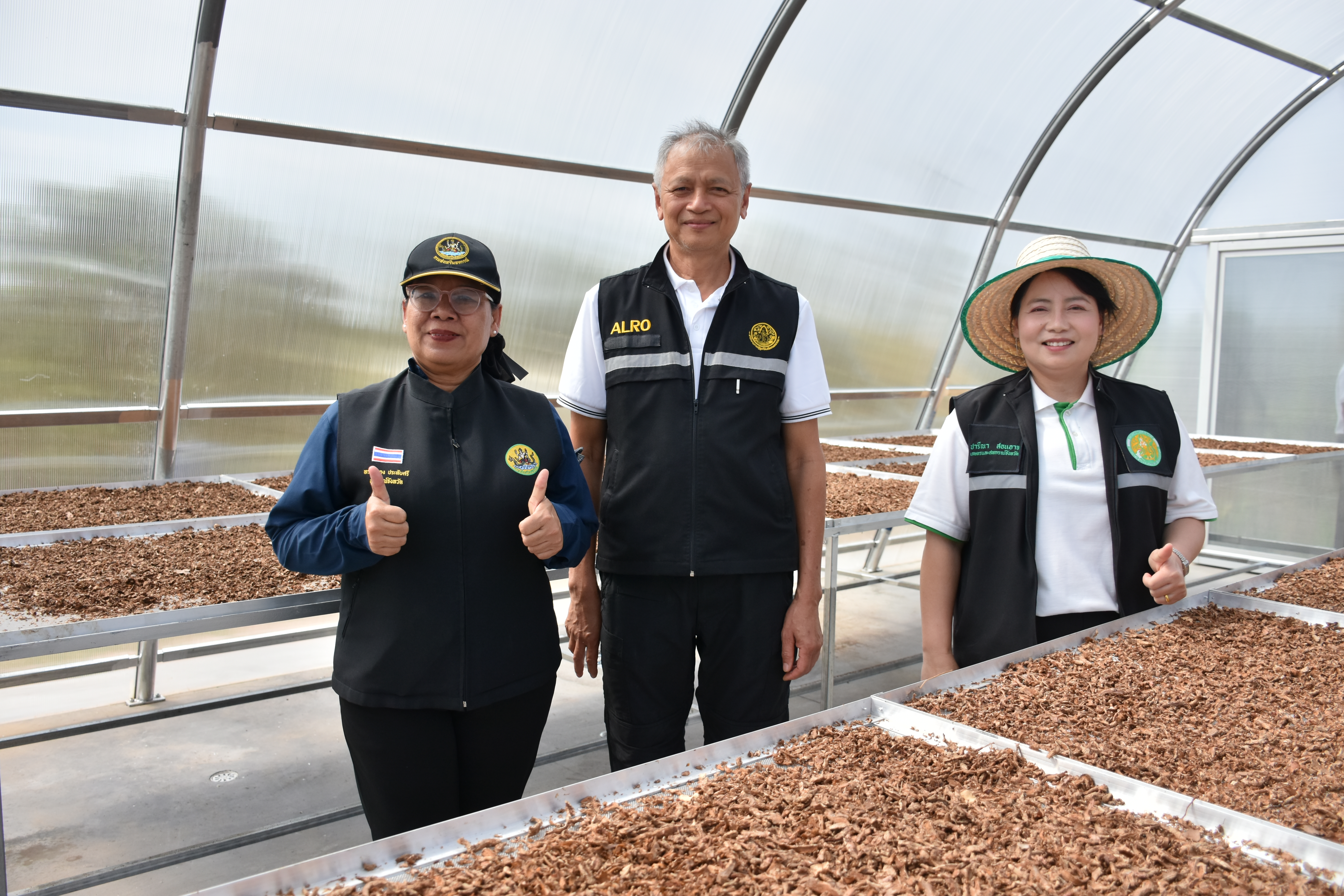 title - ผู้ตรวจราชการกระทรวงเกษตรและสหกรณ์ เขตตรวจราชการที่ 14 (นางสุวรรณี ศรีสุวรรณ์) และคณะผู้ตรวจราชการกรม ลงพื้นที่ตรวจติดตามนโยบายยกระดับสินค้าเกษตรและบริการมูลค่าสูง การพัฒนาสินค้าเกษตรมูลค่าสูง โครงการส่งเสริมและพัฒนาสินค้าเกษตรชีวภาพ (สมุนไพร) ณ แปลงใหญ่สมุนไพร หมู่ 10 บ้านห้วยร่องคำ ตำบลกุดปลาดุก อำเภอเมืองอำนาจเจริญ จังหวัดอำนาจเจริญ